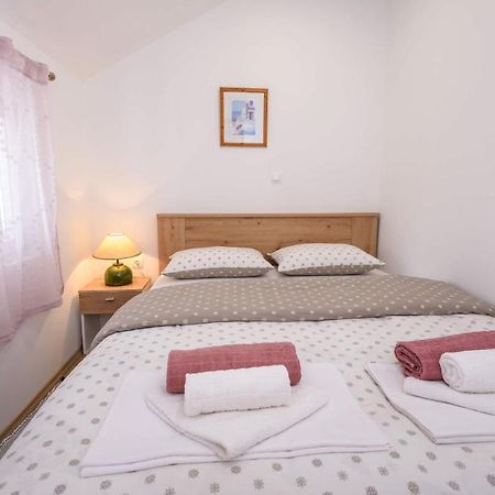 Bonaca Apartman Rogotin Kültér fotó
